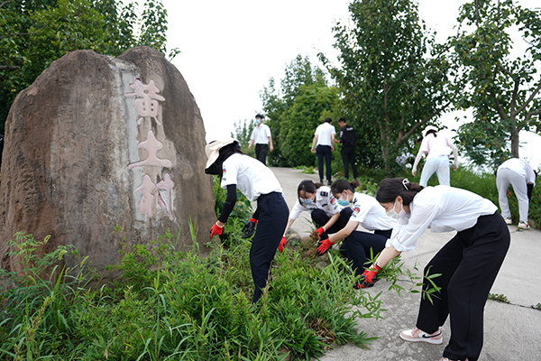 “助力鄉(xiāng)村振興，踐行艱苦奮斗” 將新員工黨性教育活動(dòng)搬到對(duì)口幫扶村2.jpg